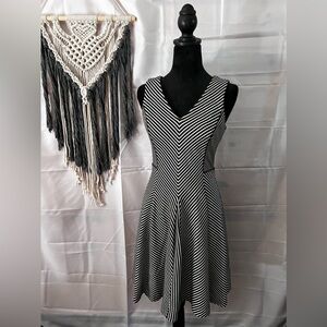 Banana Republic Women’s Size 2 Black & White Striped Dress